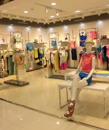 雅美瑞女装店铺展示