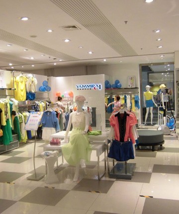 雅美瑞女装店铺展示