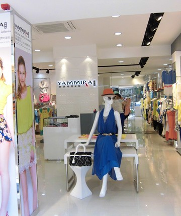 雅美瑞女装店铺展示