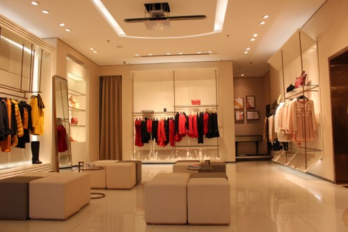 三彩女装店铺展示