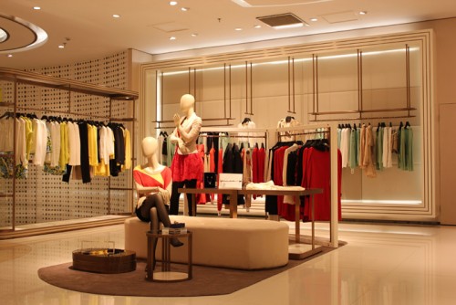 三彩女装店铺展示