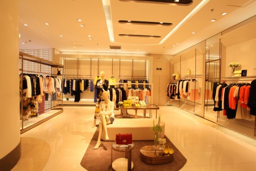 三彩女装店铺展示