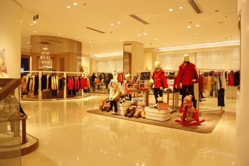 三彩女装店铺形象