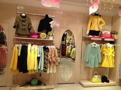 嫣然秀坊女装店铺展示