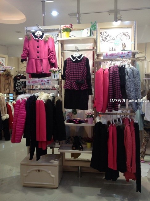 嫣然秀坊女装店铺展示