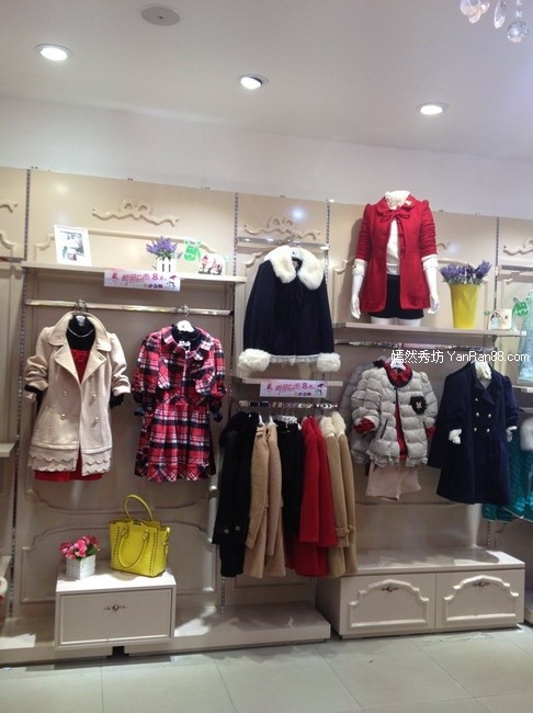 嫣然秀坊女装店铺展示