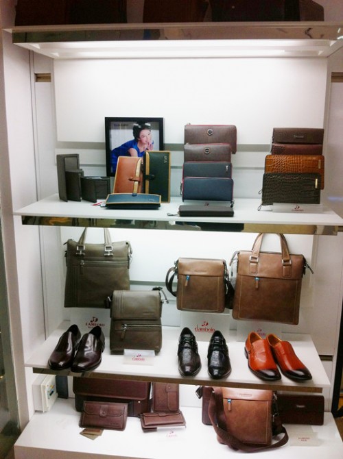 丹比奴女包店铺展示