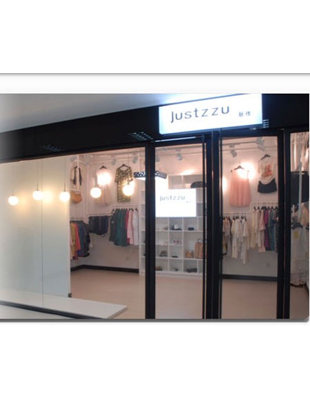 新作女装店铺展示