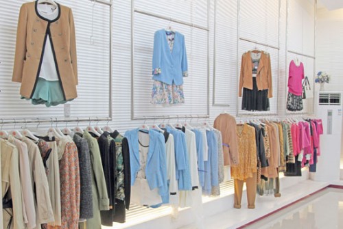 夺宝奇兵女装店铺展示