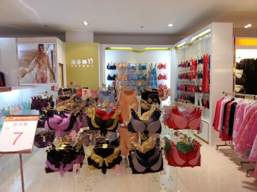 迪芬娜内衣店铺展示