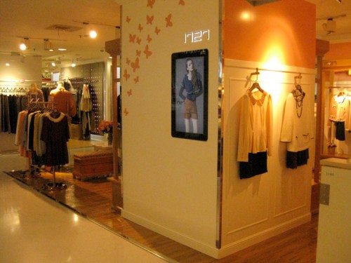 1727女装店铺形象