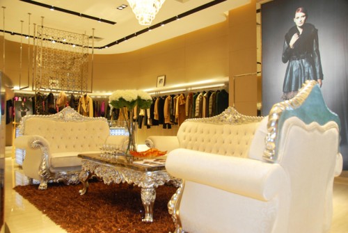 丝佛卡女装店铺展示