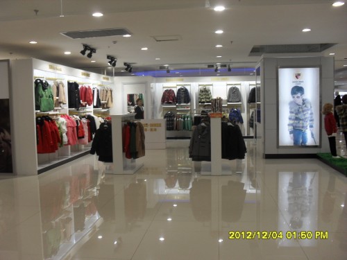 卡思恩泽童装店铺展示