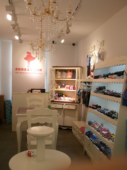 安娜爱登童装店铺展示