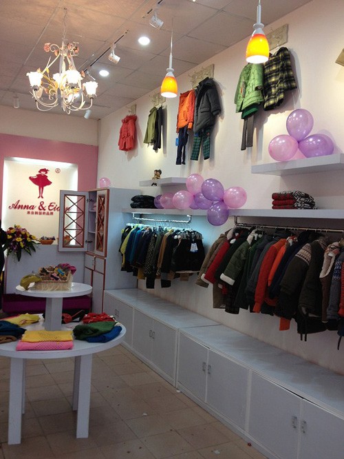 安娜爱登童装店铺展示