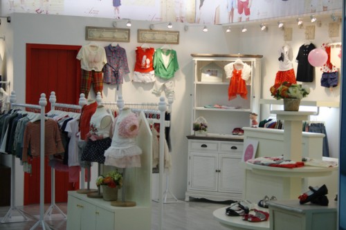 安娜爱登童装店铺展示