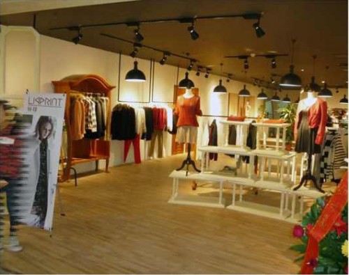 唇印女装店铺形象