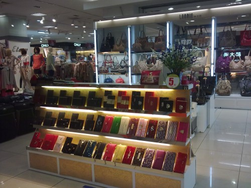 leonie饰品店铺形象