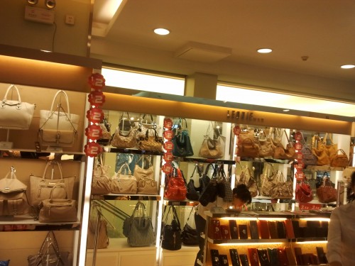 leonie饰品店铺形象