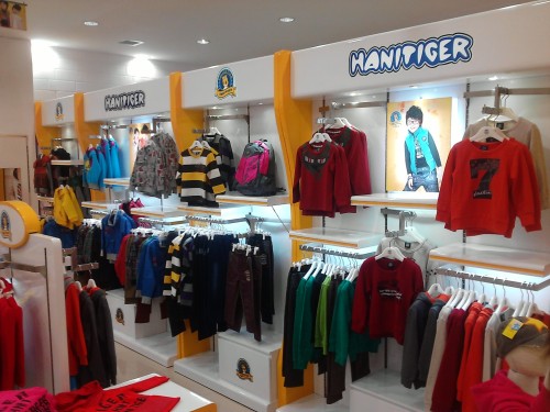 小虎憨尼童装店铺形象