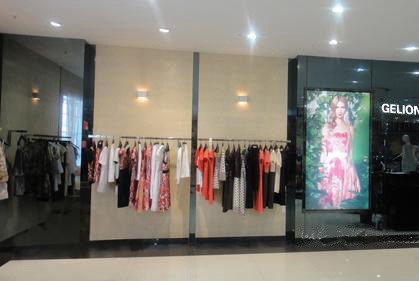 哥蓝丝女装店铺展示
