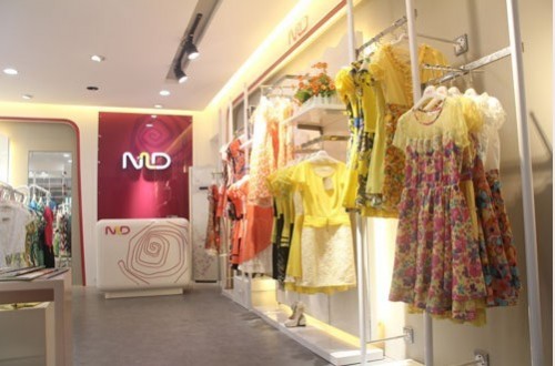 香港娜璐多服饰女装店铺展示
