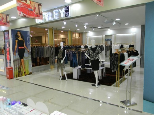 贝黎女装店铺展示