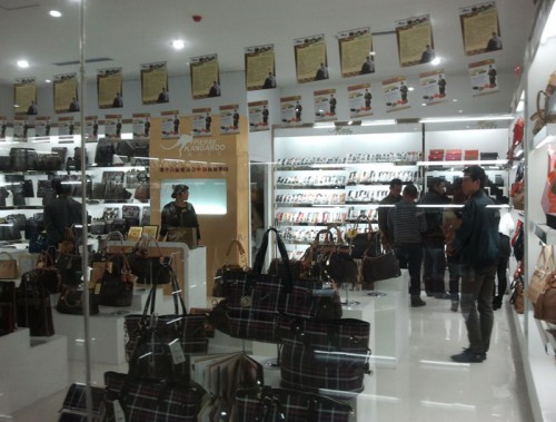 皮尔袋鼠皮革店铺形象