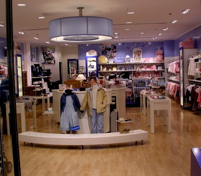 熊贝儿童装店铺展示