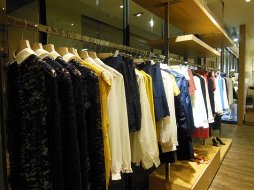 聚美天地女装店铺展示