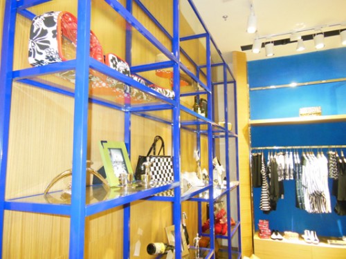 聚美天地女装店铺展示