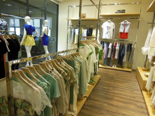 聚美天地女装店铺展示