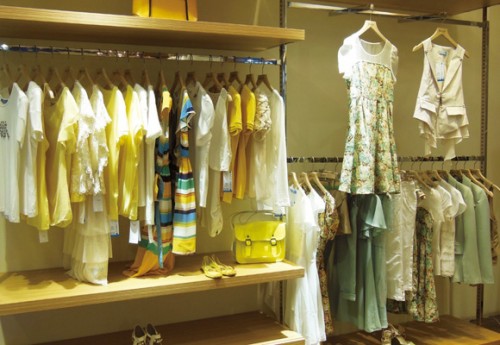 聚美天地女装店铺展示