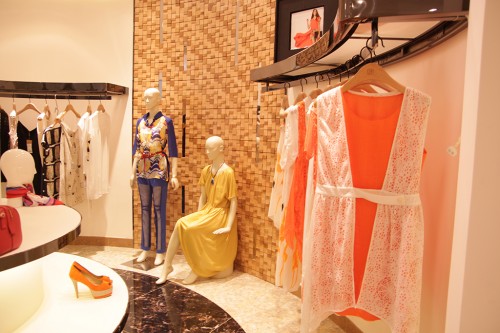 嘉彩女装店铺形象