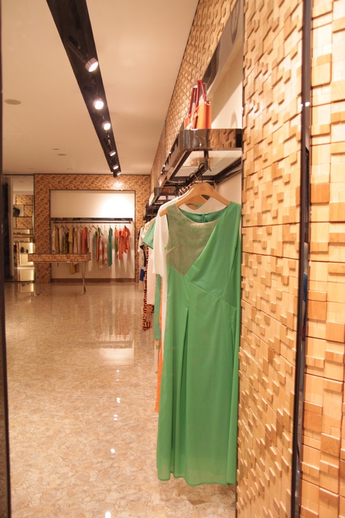 嘉彩女装店铺形象