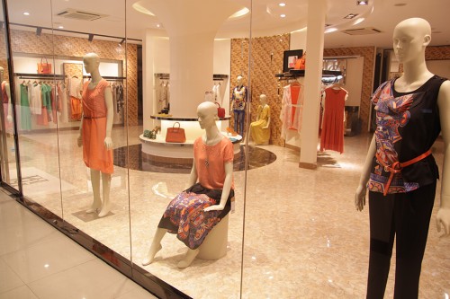 嘉彩女装店铺形象