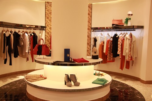 嘉彩女装店铺形象