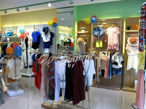 相约女孩女装店铺展示