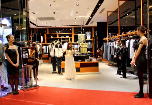 邦宝女装店铺展示