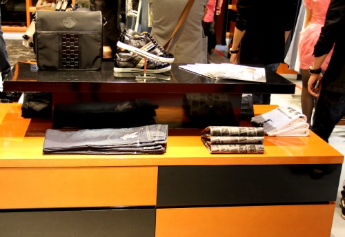 邦宝女装店铺展示