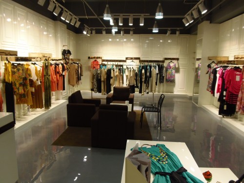 芬梵尼女装店铺形象