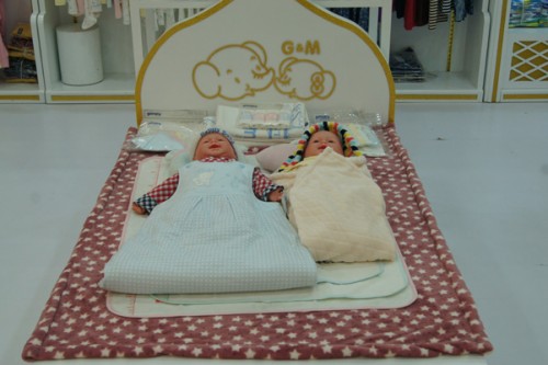 哥米妮童装店铺展示