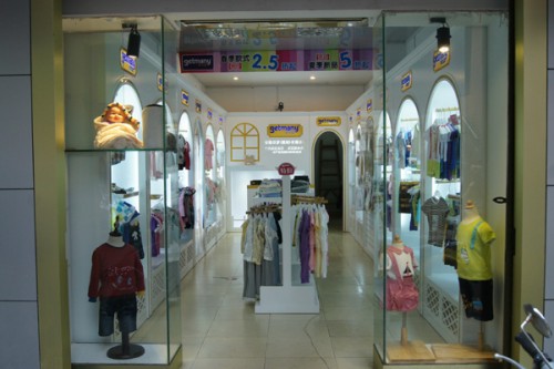 哥米妮童装店铺展示
