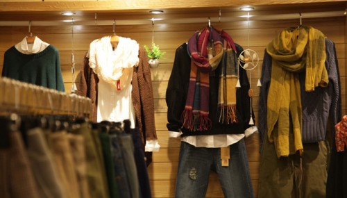 百武西BIOLIVING女装店铺展示