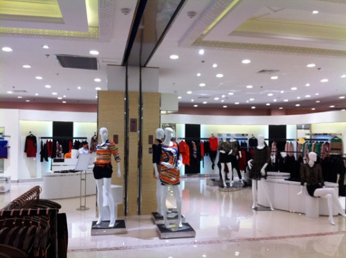 萨玛莉丹女装店铺展示