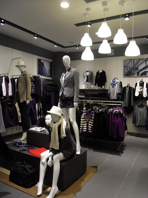 依米奴休闲装店铺形象