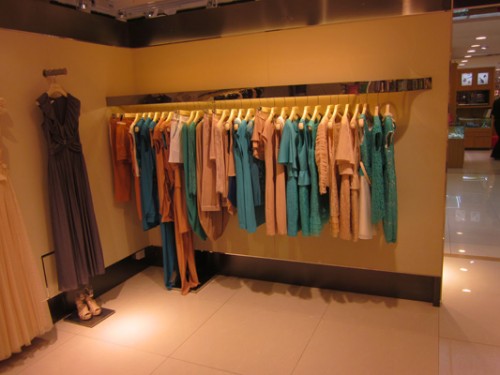 卡邦尼女装店铺展示