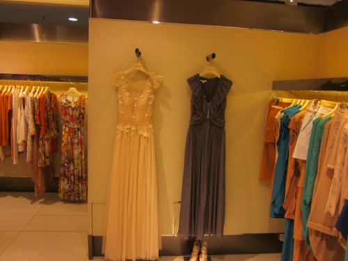 卡邦尼女装店铺展示