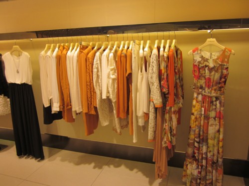 卡邦尼女装店铺展示