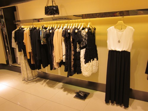 卡邦尼女装店铺展示